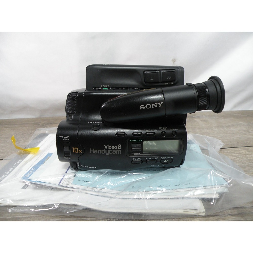 Sony CCD-TR71 Video8 Handycam Camcorder 10x Zoom Hi-Fi Stereo Vintage For Parts